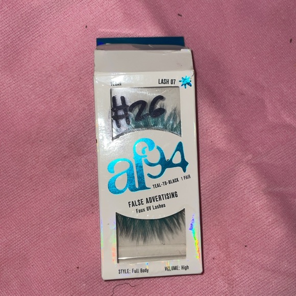 False Eye Lashes - Picture 1 of 4